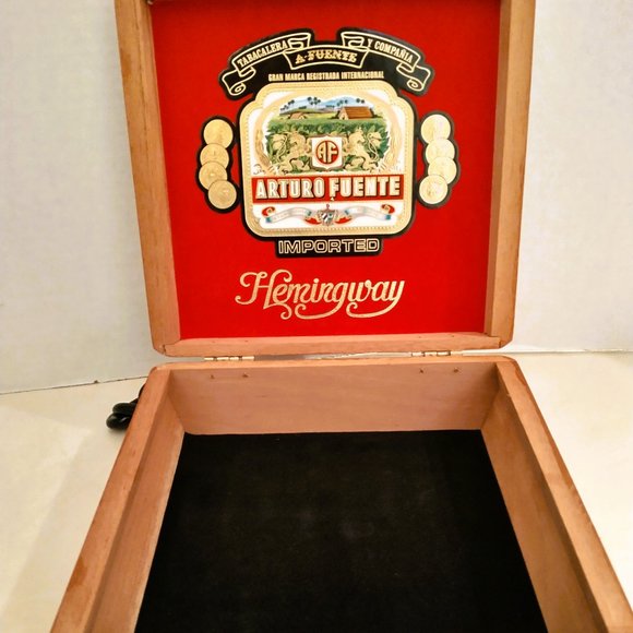 Original Suenos de Saundra Upcycled Hemingway Cigar Box Purse - Picture 5 of 14